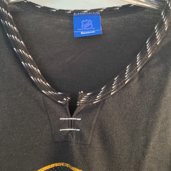 Long Sleeve Distressed Bruins Logo Medium - Picture 2 of 5